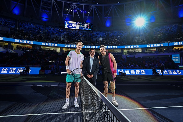 运动员们展 运动员们展